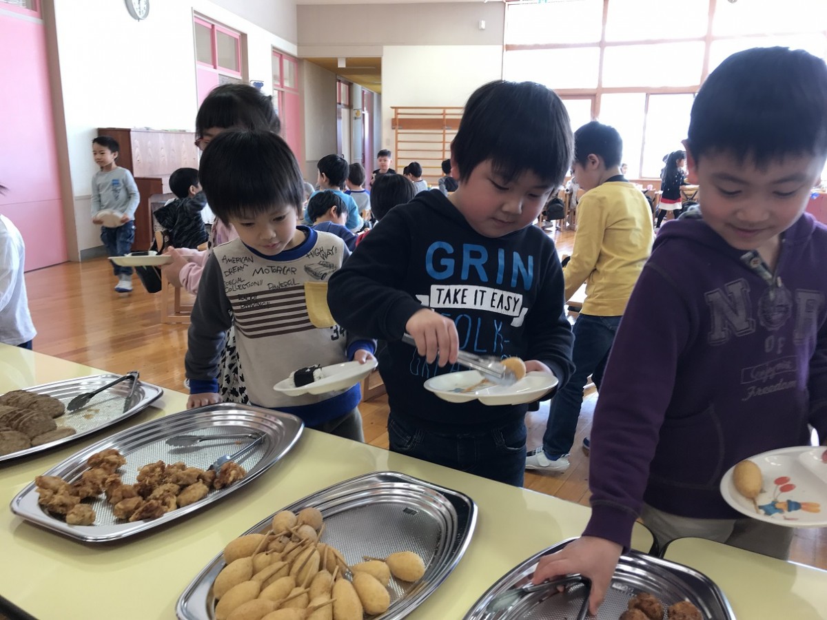 給食バイキング