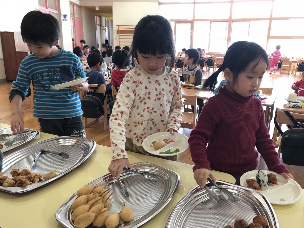 給食バイキング