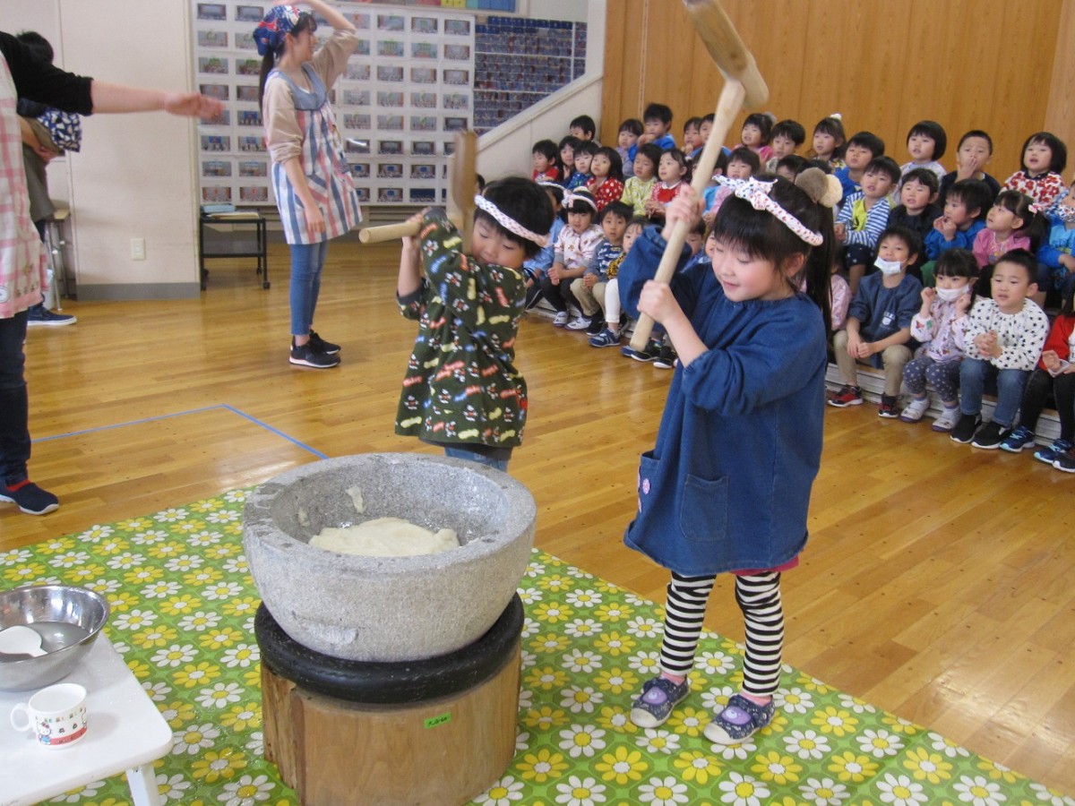 お餅つき