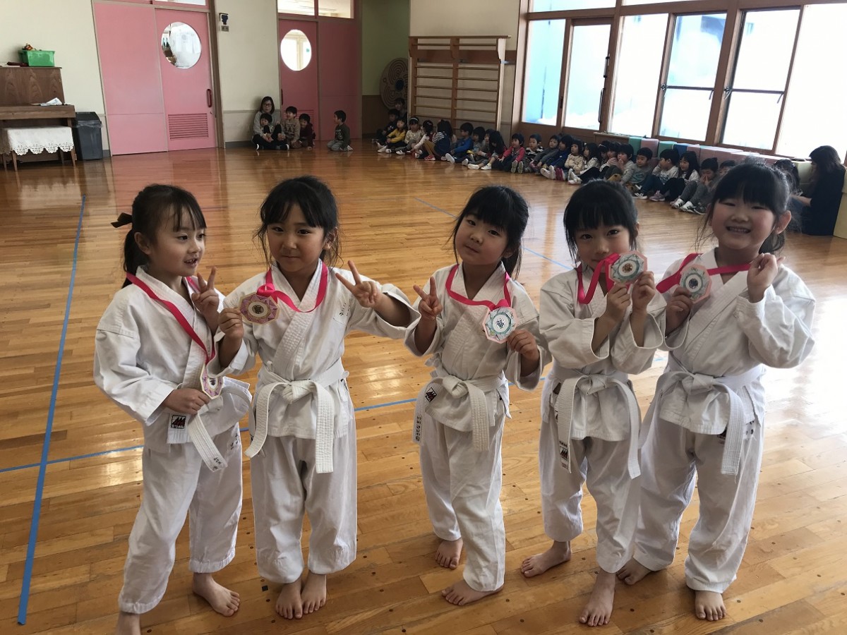 空手披露だ、えいっ!